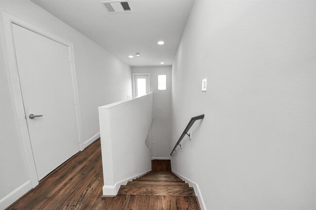 Building Photo - 310 Eado Park Cir