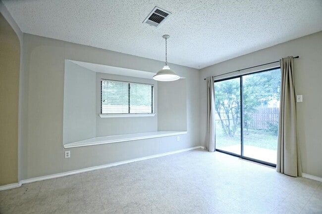 Building Photo - 1353 Lakeside Loop
