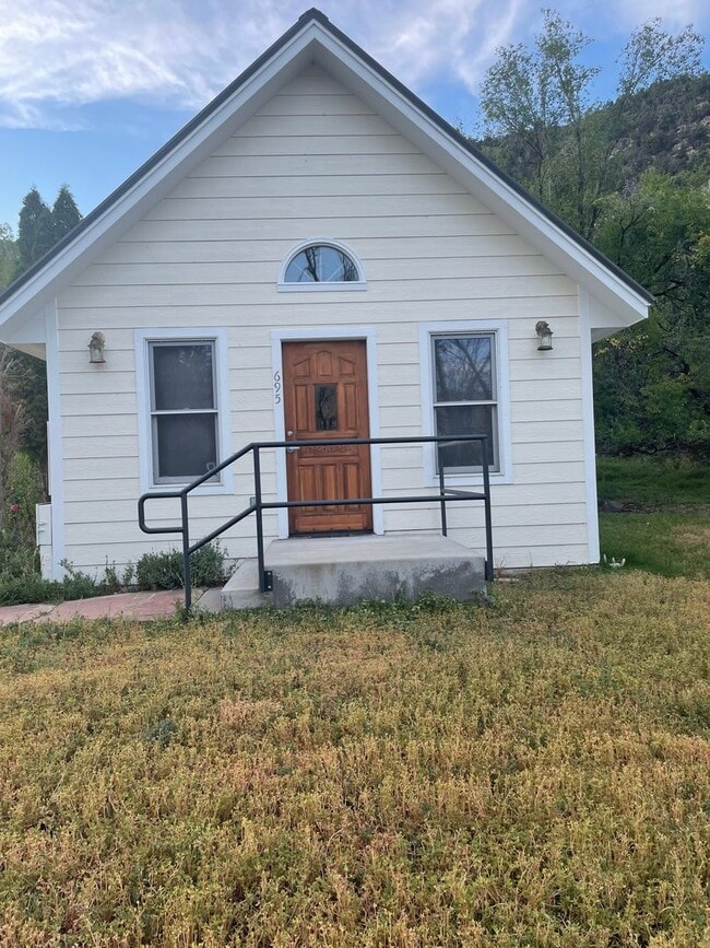 Building Photo - Large Three Bedroom on the North Side of D...