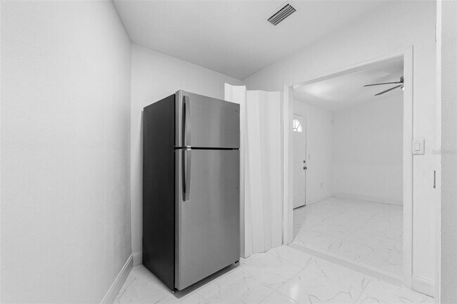 Building Photo - 6847 Woodsman Dr