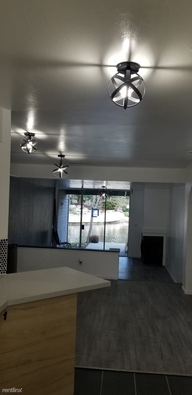 Building Photo - 2 br, 1 bath Condo - Harbor Pine Creek