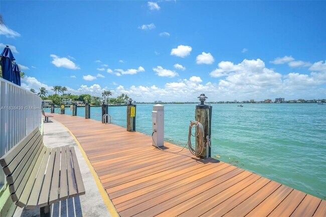 Building Photo - 10350 W Bay Harbor Dr