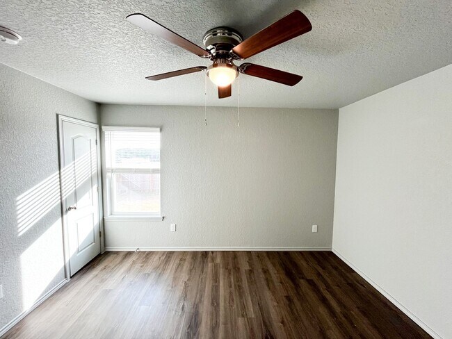 Building Photo - 1606 Risen Star Ln