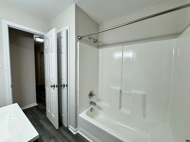 Building Photo - 3-Bedroom Ranch Ready 08-21-26!! Fenced Backyard - Pet Friendly - Updated Kitchen & Baths!