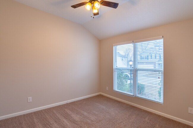 Building Photo - 3237 Alexandria Dr