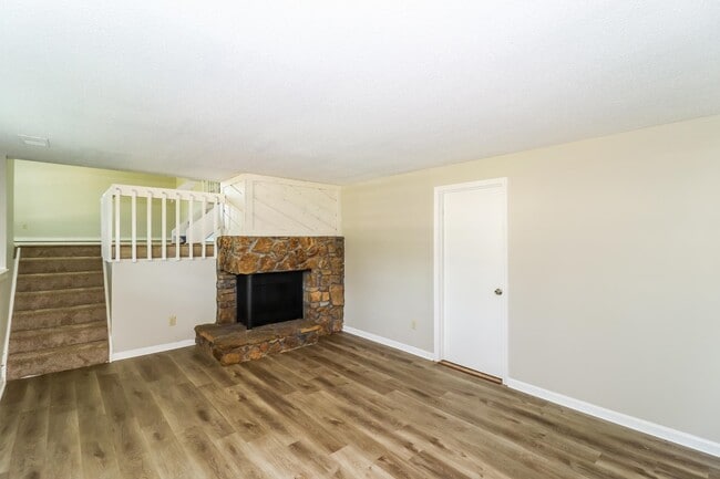 Building Photo - 6801 Autumnhill Ln