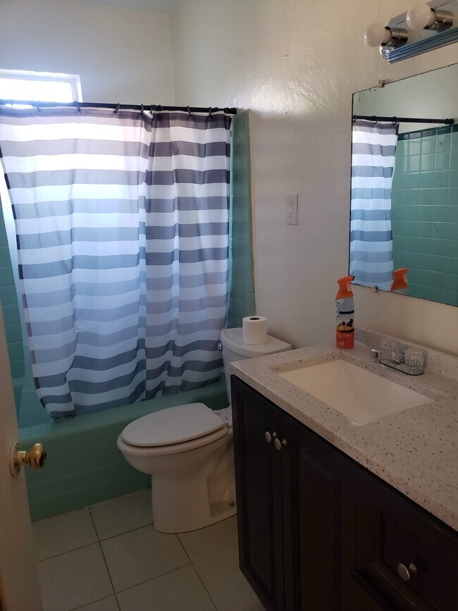 Building Photo - 160 S Maryland St