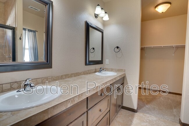 Building Photo - 2636 W Renoir Dr