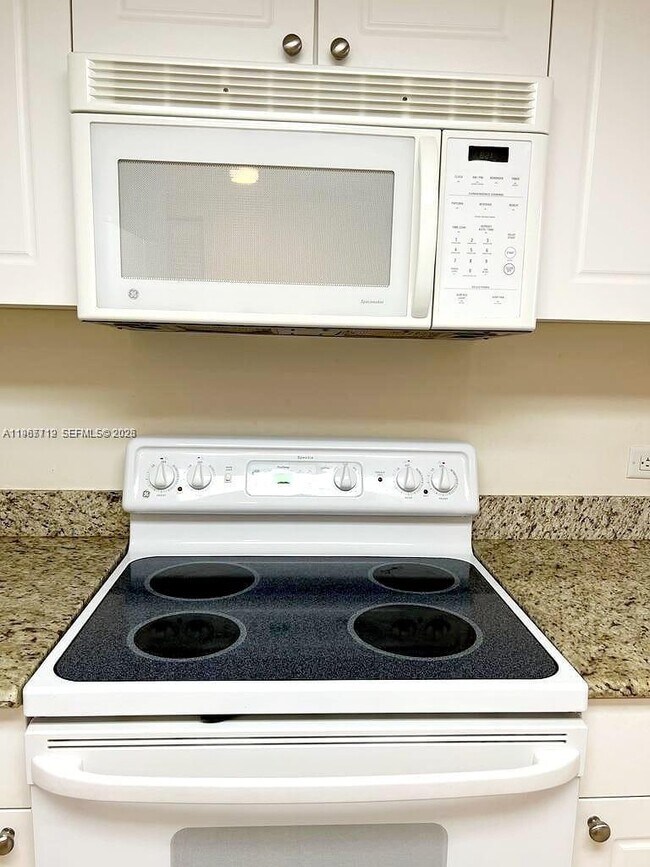 Building Photo - 19501 W Country Club Dr