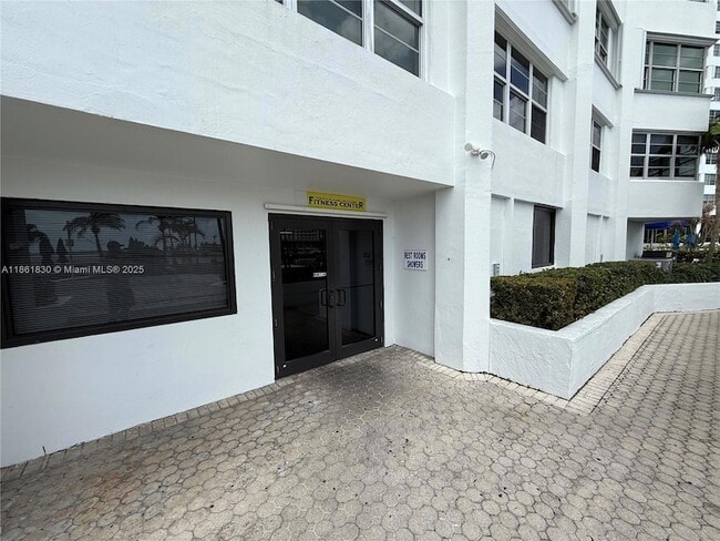 Building Photo - 801 Brickell Bay Dr