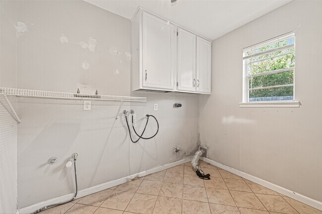 Building Photo - 13702 Ella Lee Ln