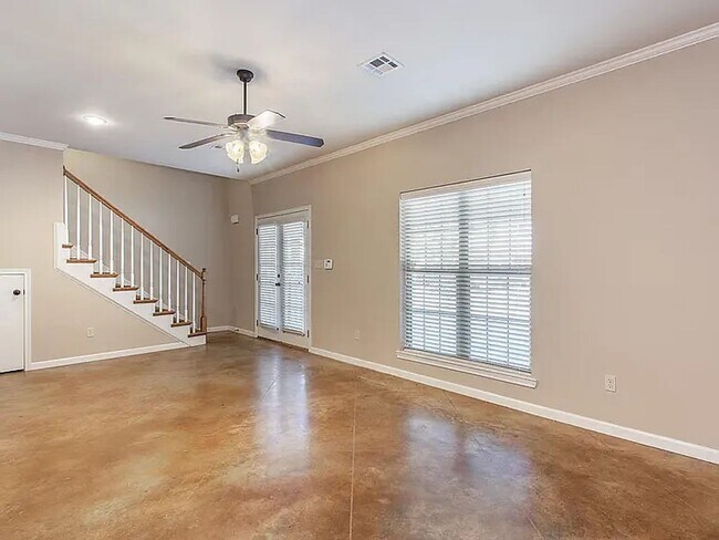 Building Photo - 120 Deraney Ln