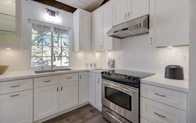Building Photo - Spacious Single Family Home