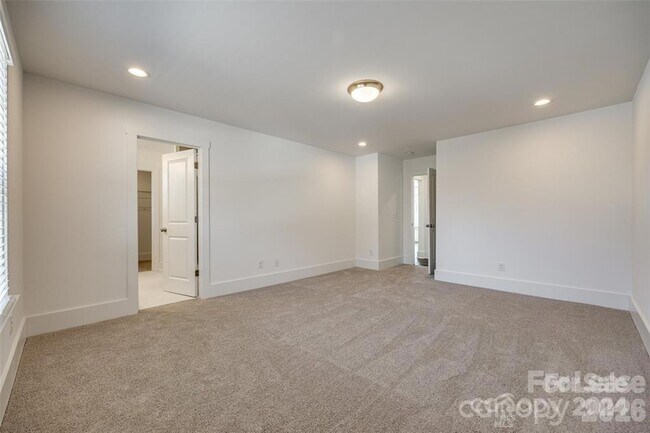 Building Photo - 1237 Eastway Dr