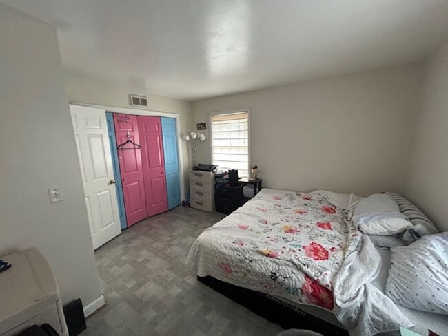 Building Photo - 3 Bedroom 1.5 Bathroom Available in Lancaster