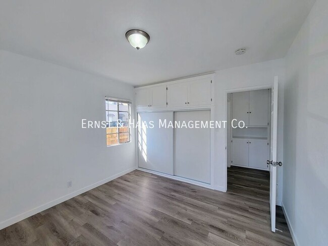 Building Photo - Lovely 1 Bedroom Apartment with Fresh Pain...