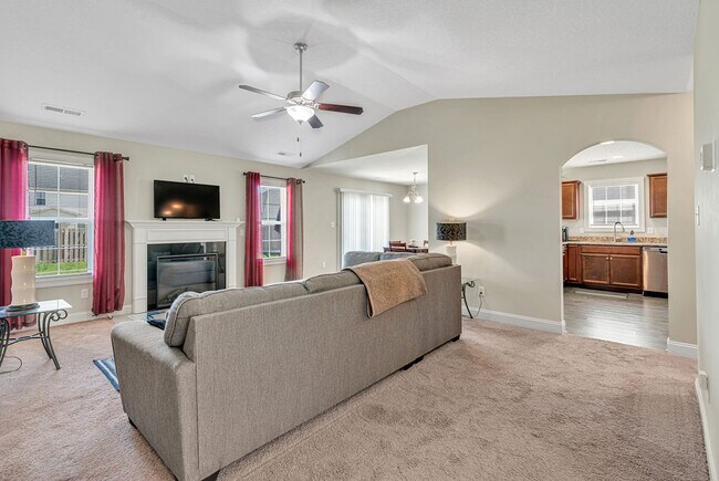 Building Photo - 293 Crossroads Store Dr