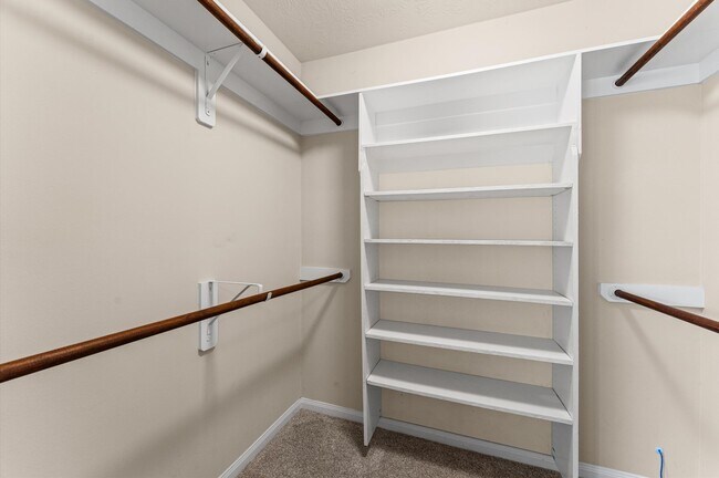 Building Photo - 24530 Lakecrest Town Dr
