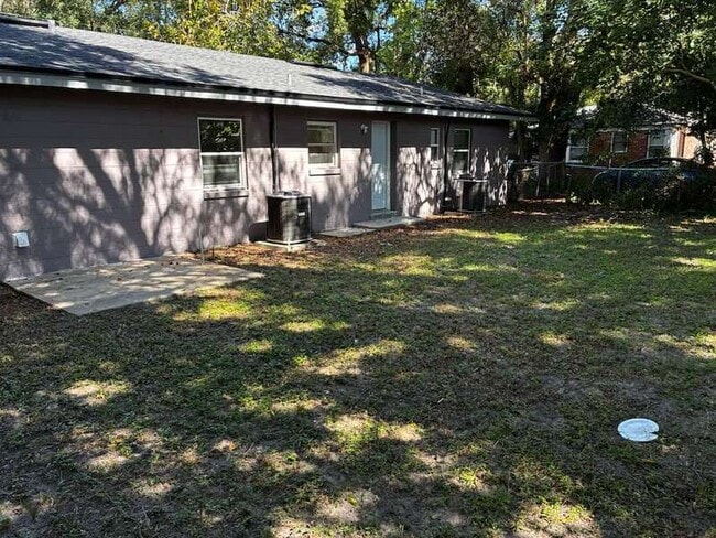 Building Photo - 6332 Fabian Dr