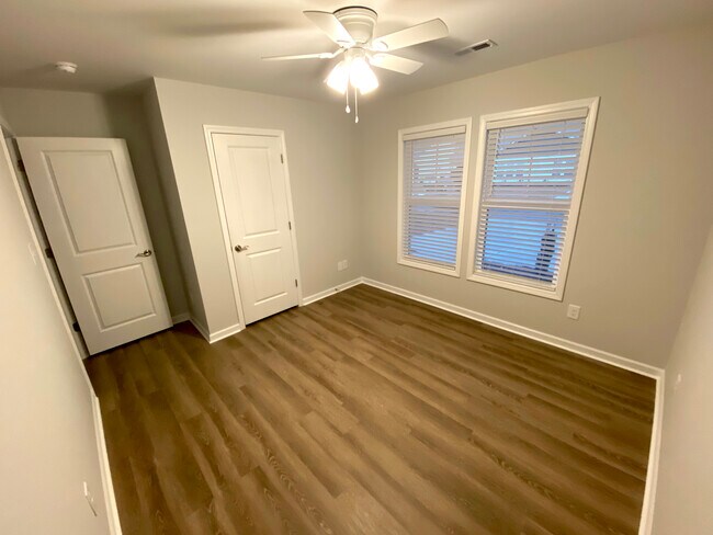 Building Photo - 810 Discovery Cove