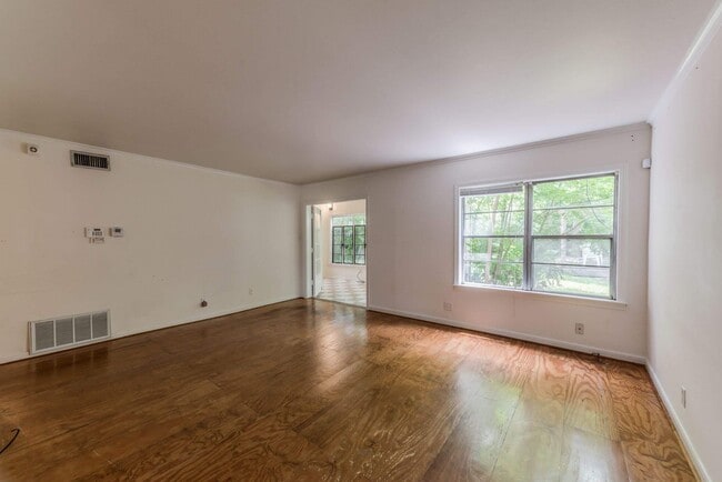 Building Photo - 2027 Sheridan St