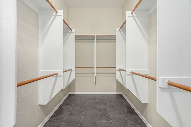 Building Photo - Anthem Highlands home with energy saving u...