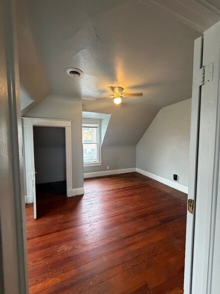 Building Photo - 616 W 6th St