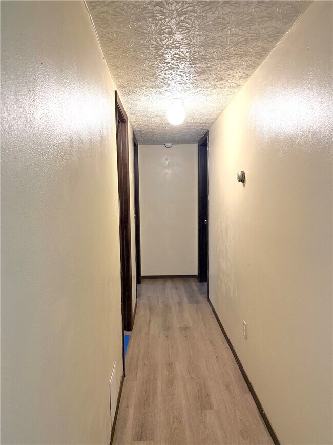 Building Photo - 304 Estate Dr