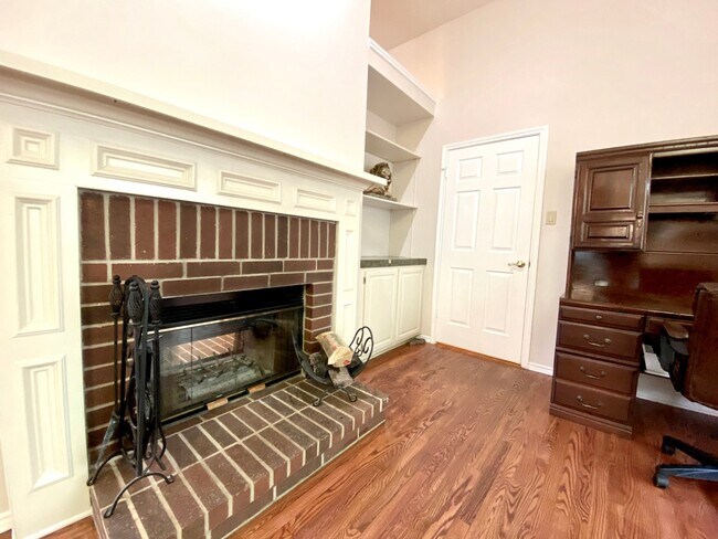 Building Photo - 13706 Morningbluff Dr