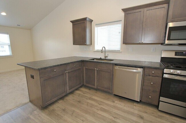 Building Photo - Immaculate Single-Level Home in a Quiet Ne...