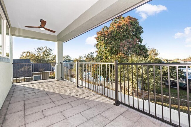 Building Photo - 2727 W Chestnut St