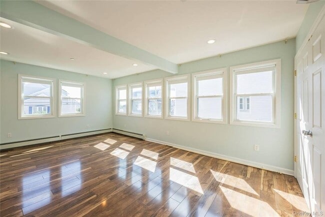 Building Photo - 869 Beach St