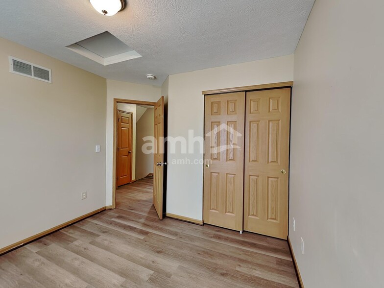 Building Photo - 219 Hayfield Dr