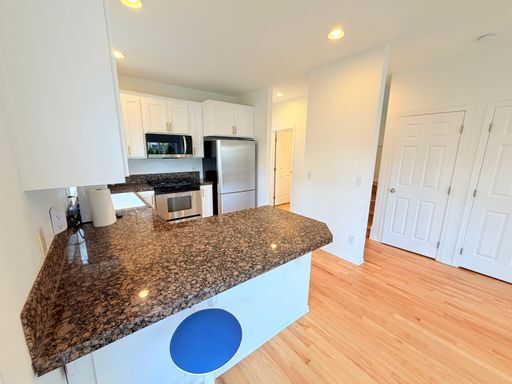 Building Photo - Lovely Ballard Townhome - Exceptional Location! AVAILABLE NOW!