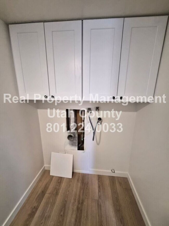 Building Photo - 1146 W 100 N
