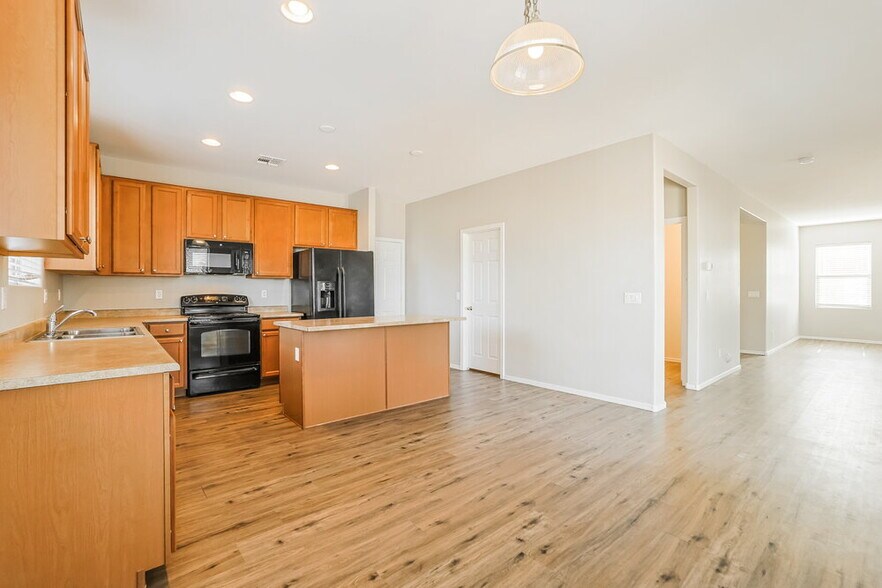 Building Photo - 38241 W Padilla St