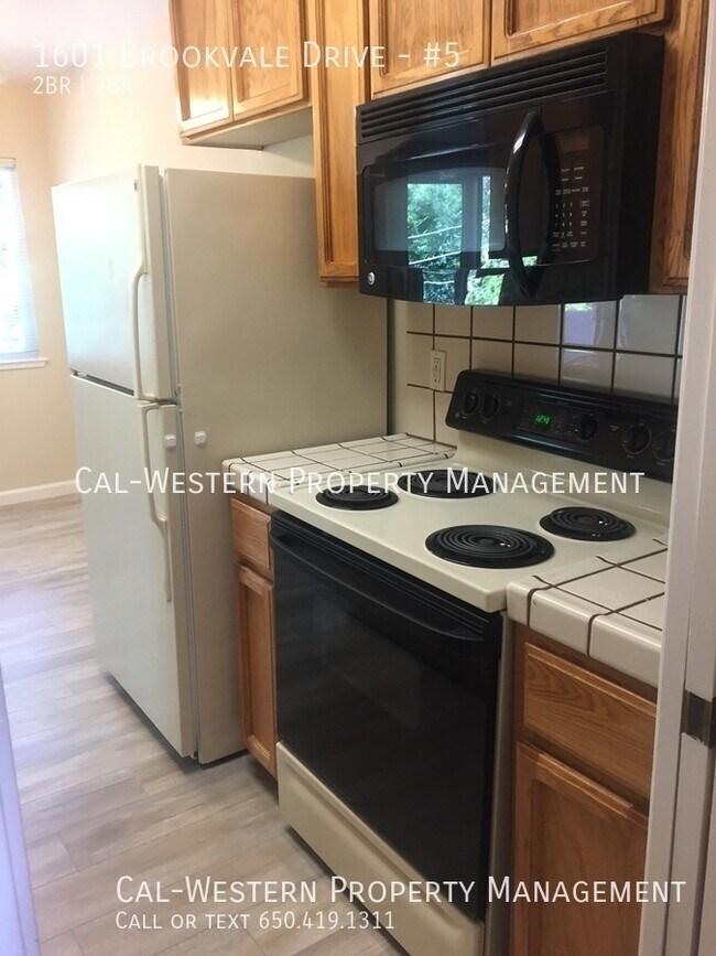 Building Photo - 1601 Brookvale Dr