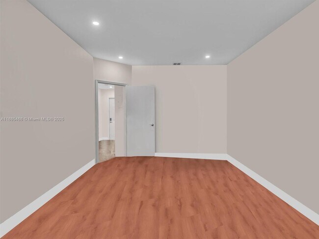 Building Photo - 6538 Via Regina
