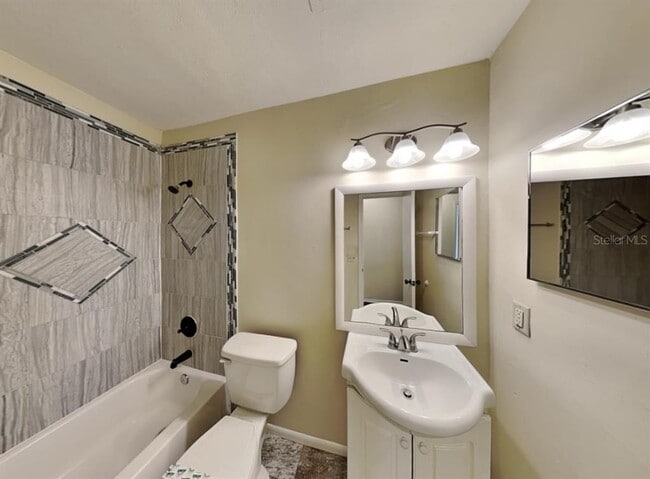 Building Photo - 3702 Pickwick Dr