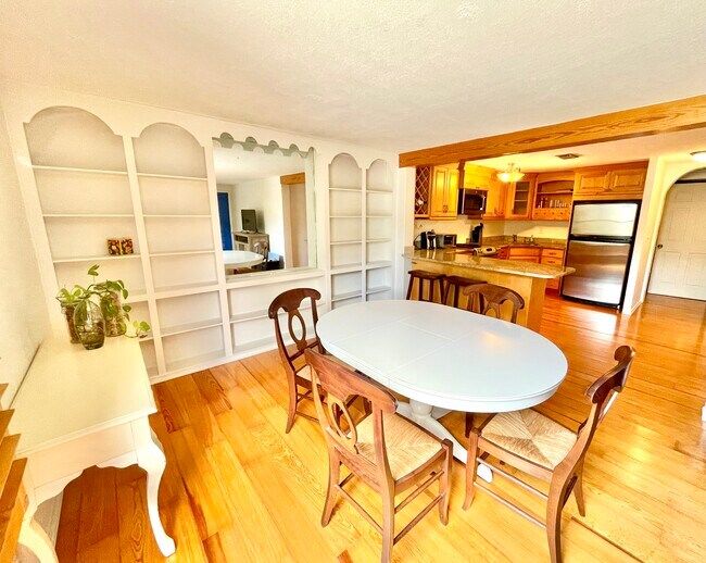 Building Photo - 2551 Estey Ave