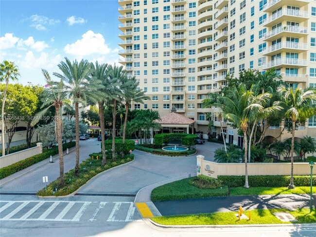 Building Photo - 19501 W Country Club Dr