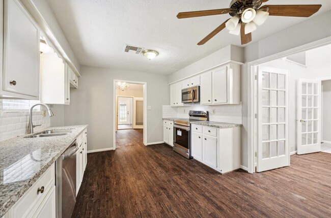 Building Photo - 25903 Long Hill Ln
