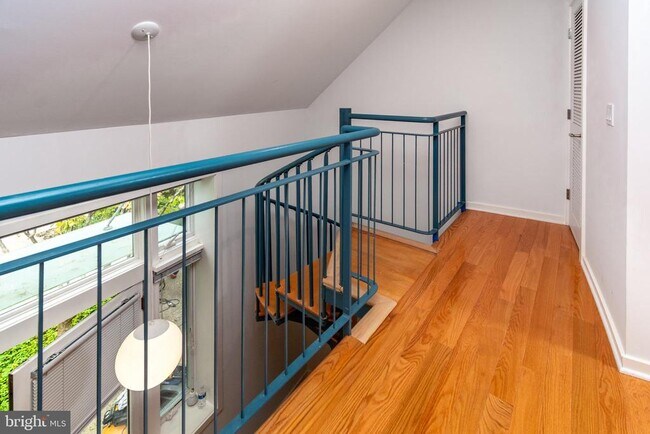 Building Photo - 36 Moore St