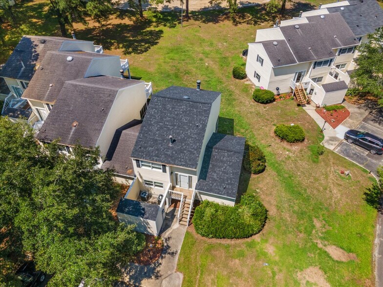 Building Photo - 488 Greenview Dr