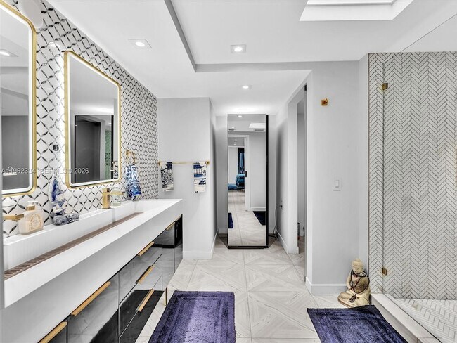 Building Photo - 101 Crandon Blvd