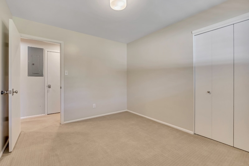 Building Photo - 3998 S Oliver Dr