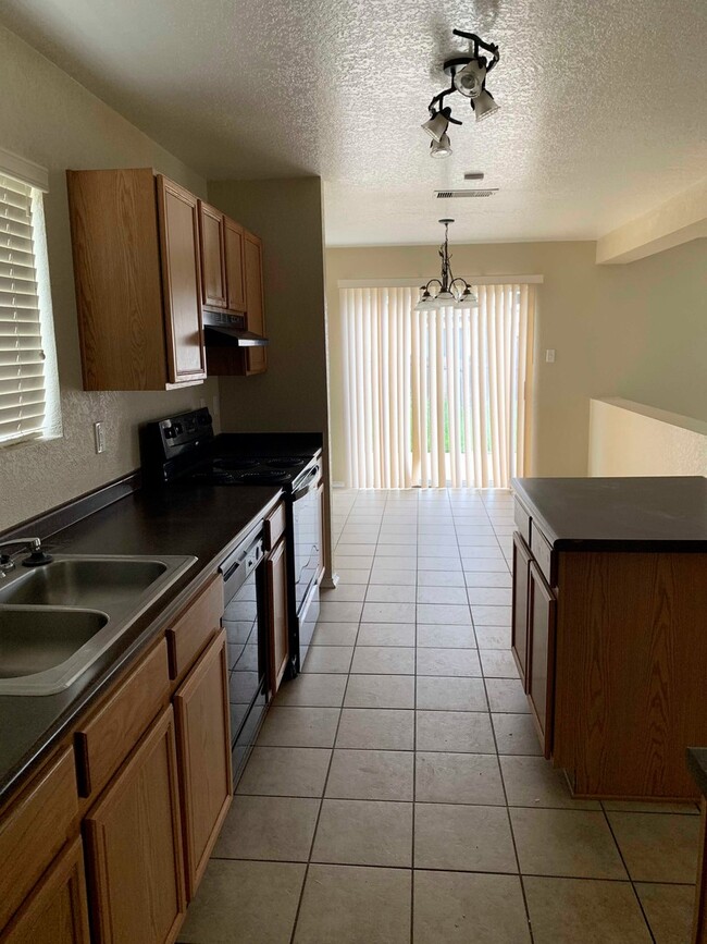 Building Photo - Move In Ready! Cozy 3 bedroom Home in Heri...