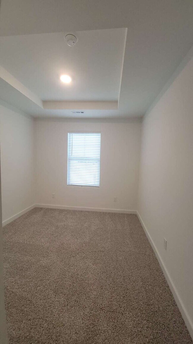 Building Photo - Section 8 Accepted!!! "Discover Comfort and Style: 3-Bed, 2.5-Bath Gem with Granite Elegance in H...