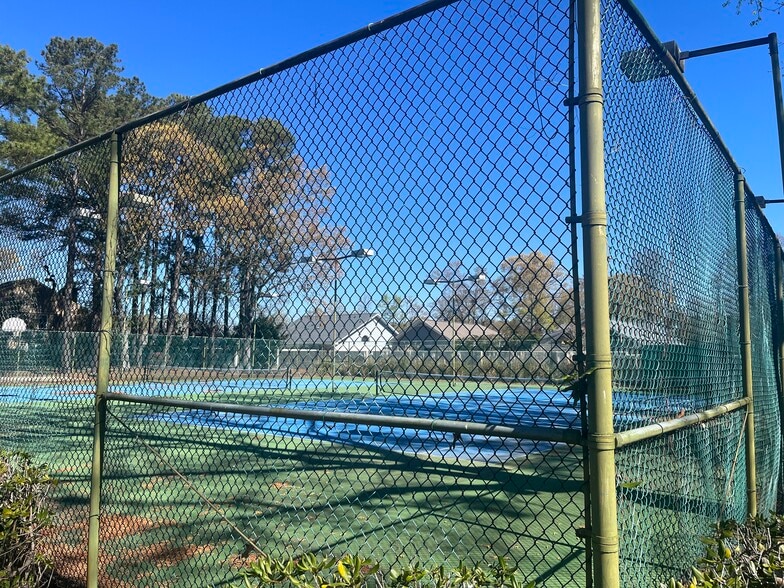 Tennis courts that are lit at night! - 830 44th Ave N
