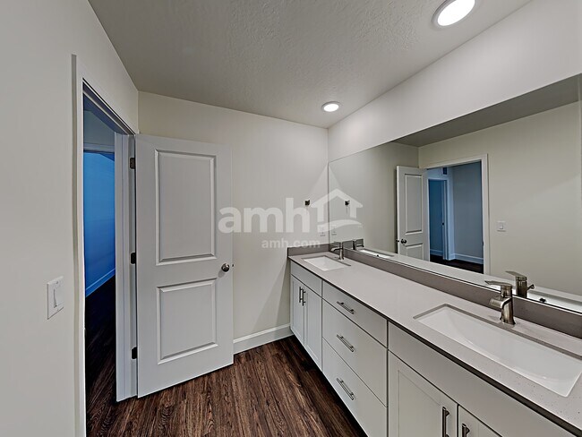 Building Photo - 6026 S Jordan Pkwy W